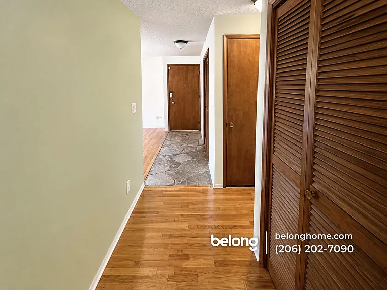 1220 E Laurel St — Photo 3