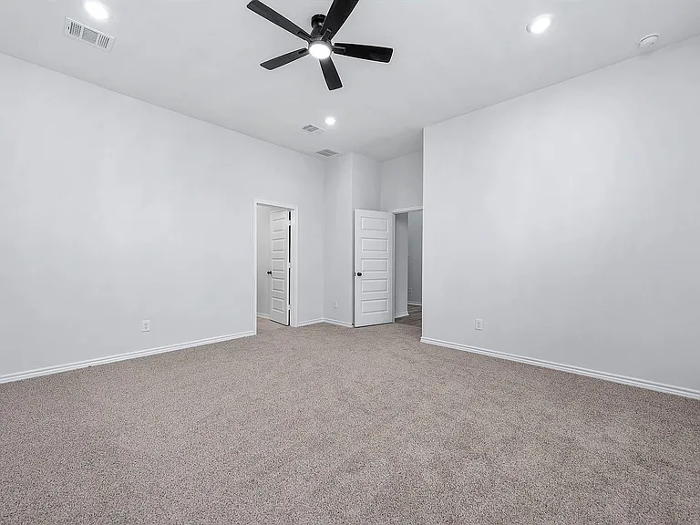 2716 Spence St — Photo 24
