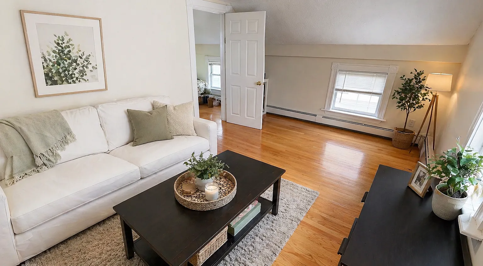 3 bed, 1200 sqft, $3,700 — Photo 2