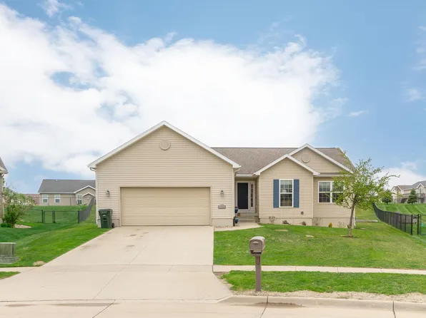 1529 Feather Run Trl, Cedar Falls, IA 50613