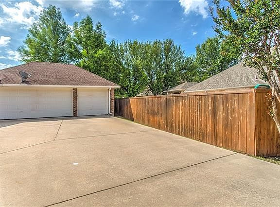 4th image of 6001 Crimson Dr