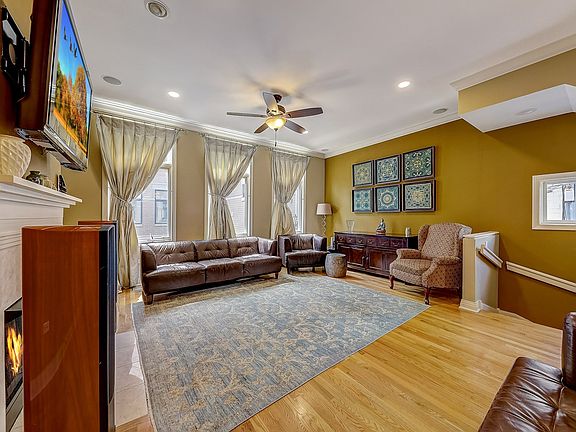 3rd image of 1654 S Indiana Ave #1654