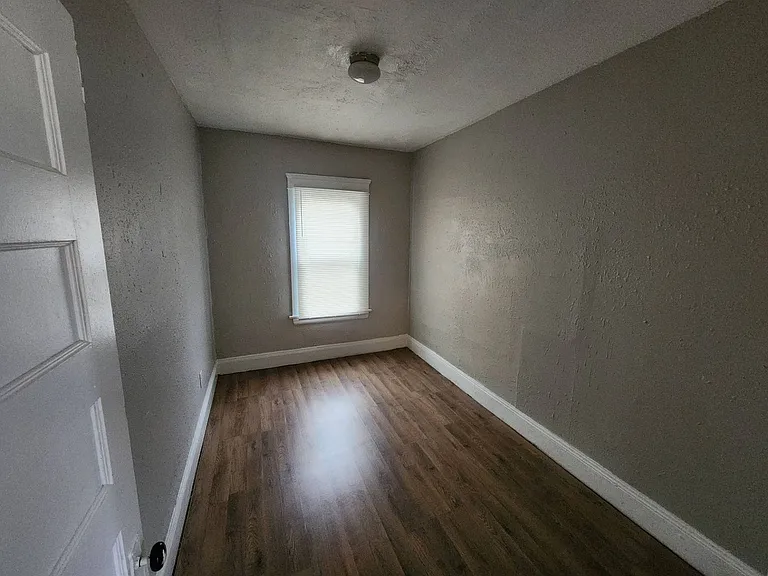 800 E 95th St — Photo 21