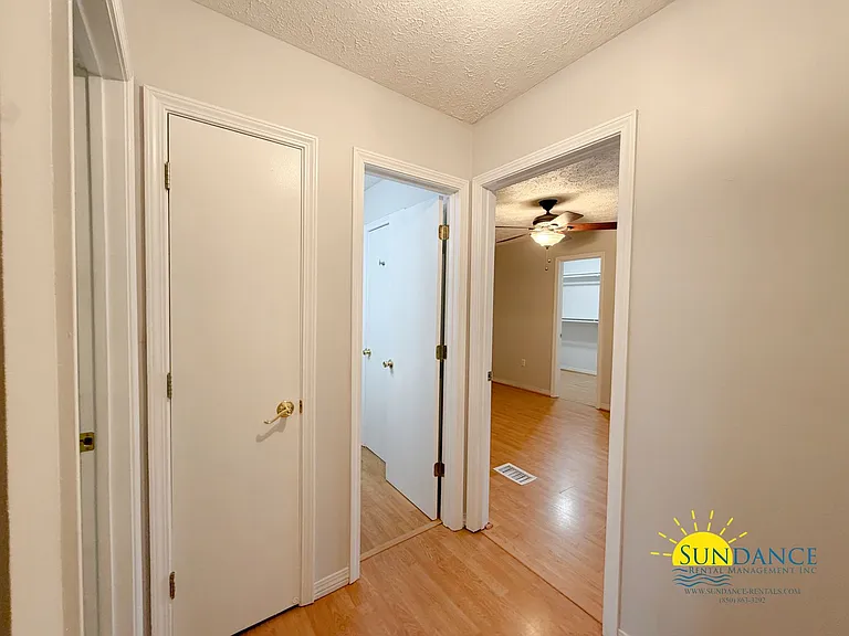 2404 Suwanee Ln — Photo 11