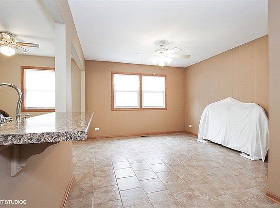 5th image of 16715 Le Claire Ave