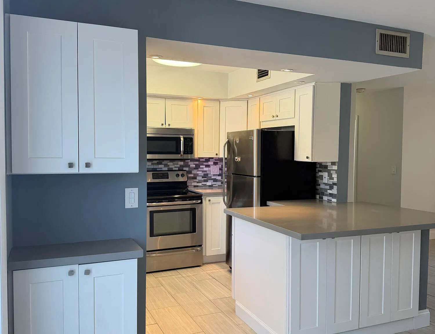 2 bed, 2.0 bath, 1040 sqft, $2,200 — Photo 2