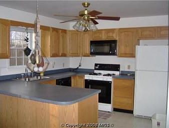 Kitchen with breakfast bar