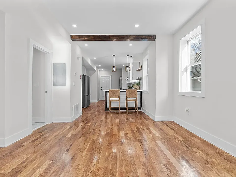 54 Plaza Ave #2