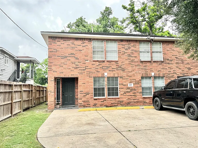 2110 Turner Dr — Photo 3