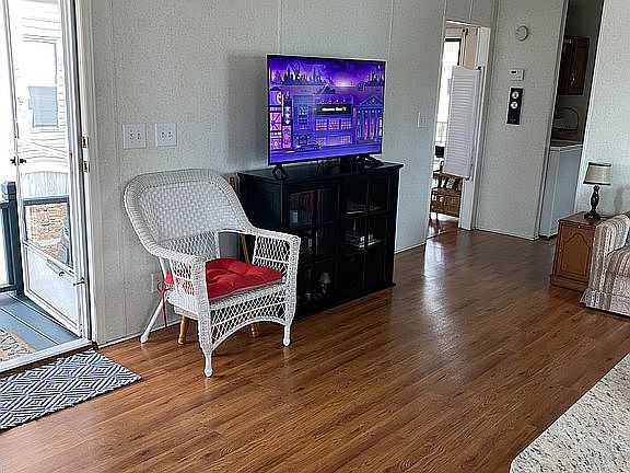 5th image of 30 Waterford Ln