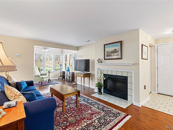 4th image of 4621 Four Seasons Ter Unit B