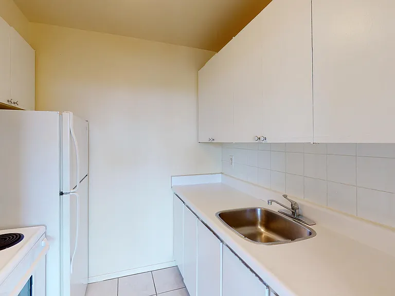 299 Roehampton Ave #828 — Photo 6
