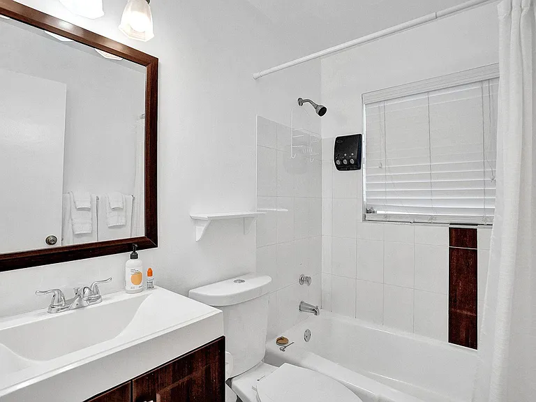 3226 NE 12th St #8 — Photo 10