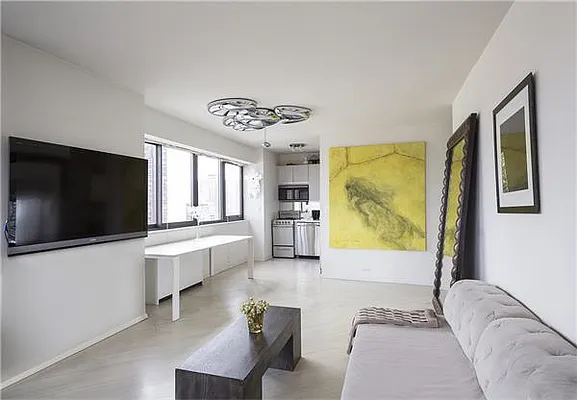 Sold by R New York | media 8