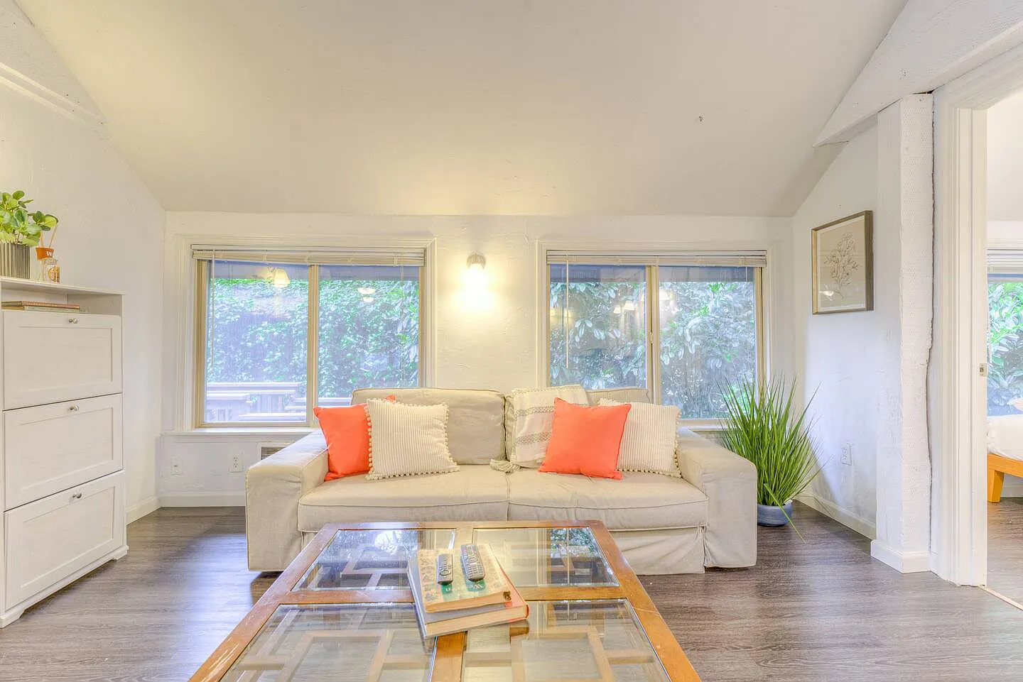 2 bed, 300 sqft, $2,950 — Photo 1