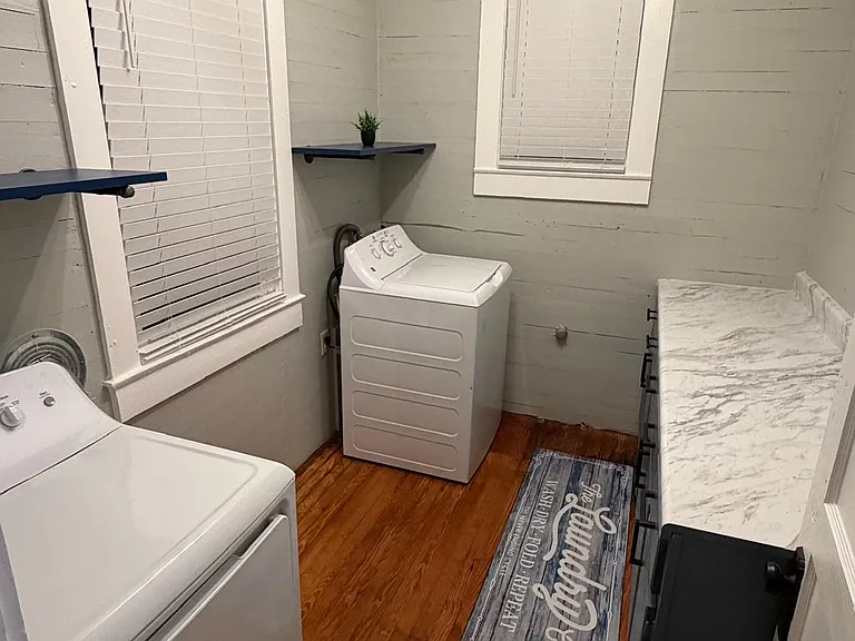 402 N Church St — Photo 18