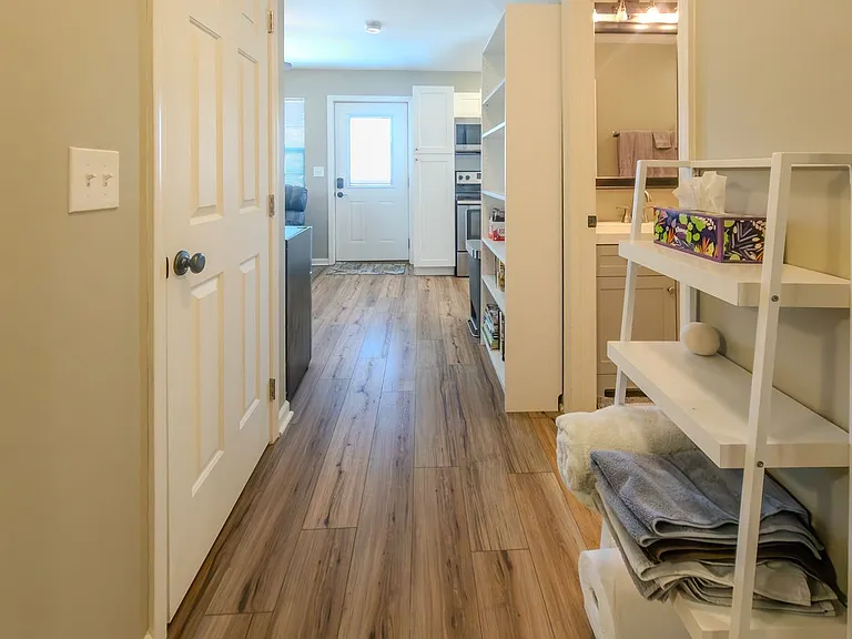 8805 Farmington Dr — Photo 7