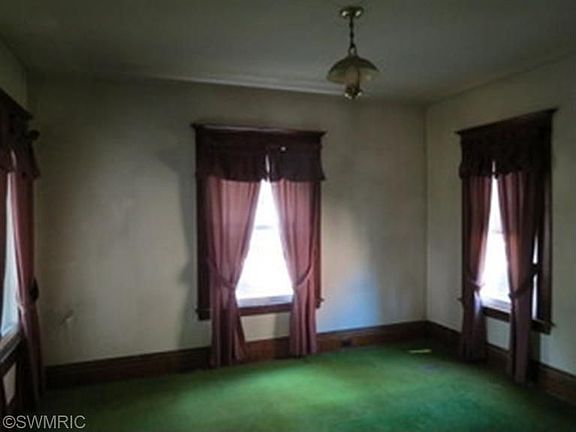 3rd image of 47 Caledonia St NE