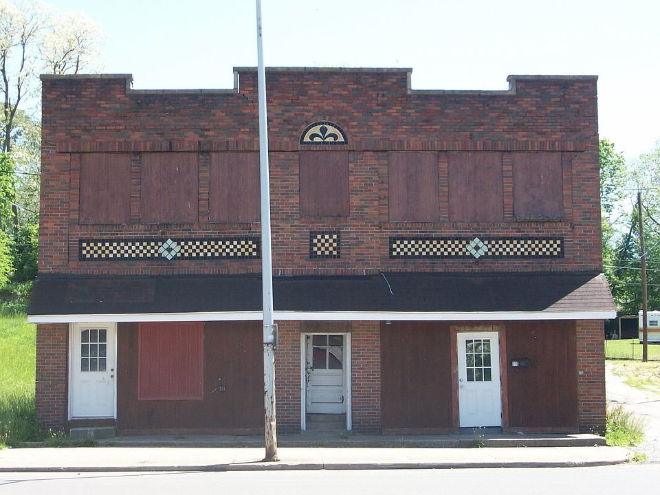 1st image of 918 W Main St