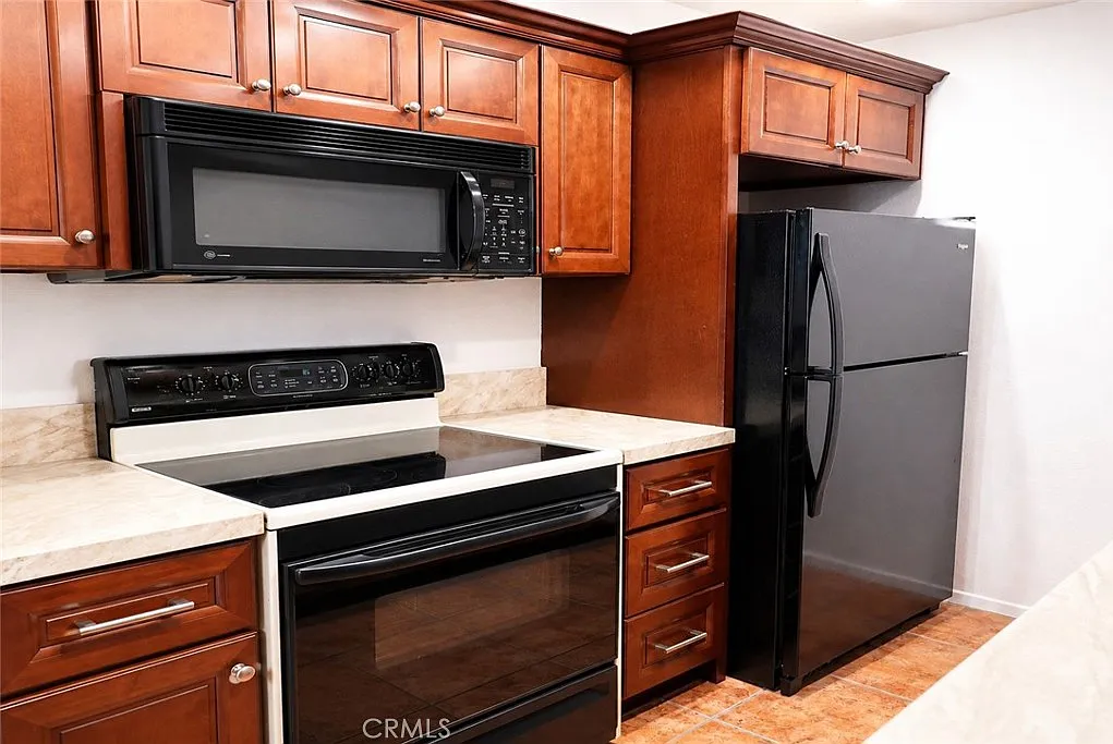 3 bed, 1165 sqft, $2,895 — Photo 3