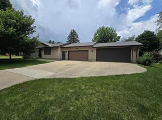 911 Clinton St, Charles City, IA 50616