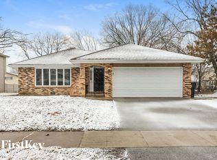 831 Hamlin Ave, Flossmoor, IL 60422