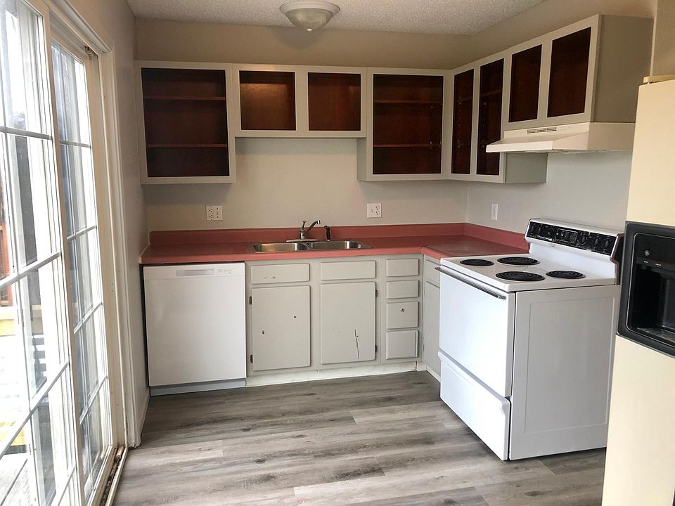 2nd image of 18 Green Meadow Ln #C