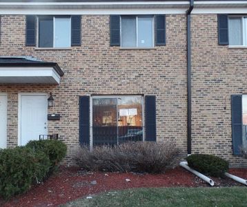 9301 W Ballard Rd, Des Plaines, IL, 60016