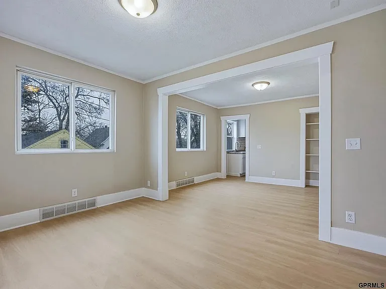 4413 Sprague St — Photo 2