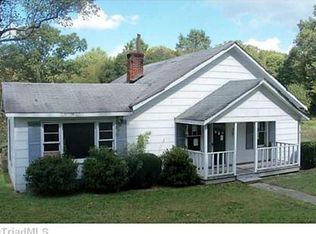 122 Westover Dr, Mount Airy, NC 27030