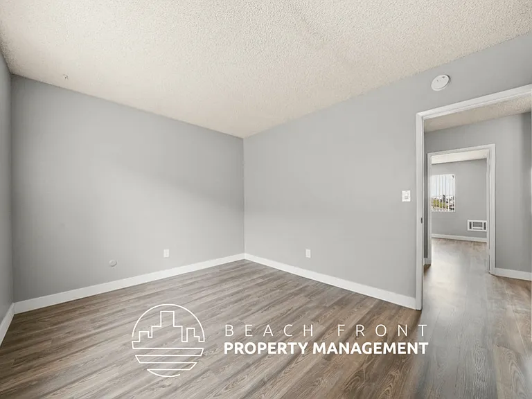 910 Enterprise Ave. — Photo 16