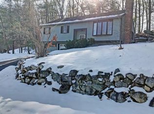 47 Robin Hood Rd, Nashua, NH 03062