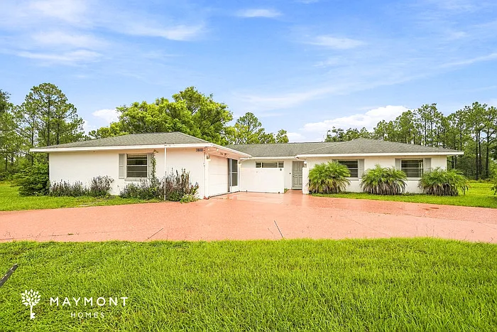 3 bed, 2.0 bath, 2297 sqft, $1,800 — Photo 2
