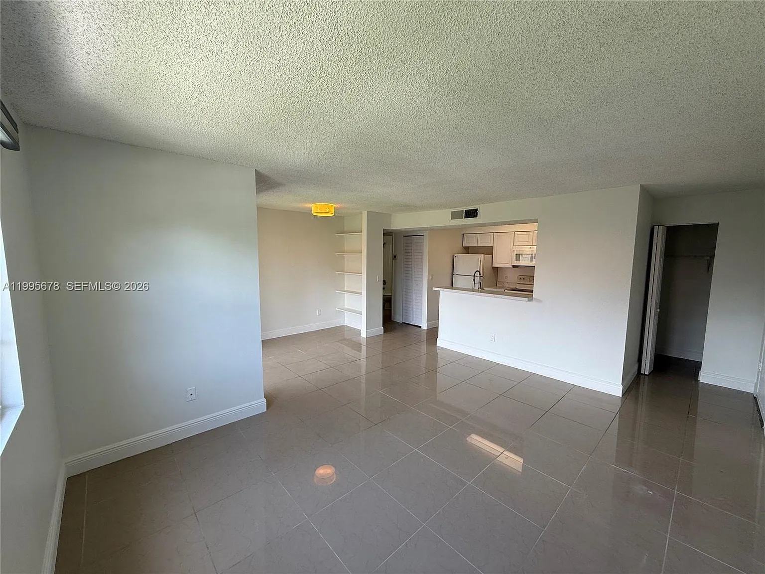 Royal Poinciana Condo — Photo 2