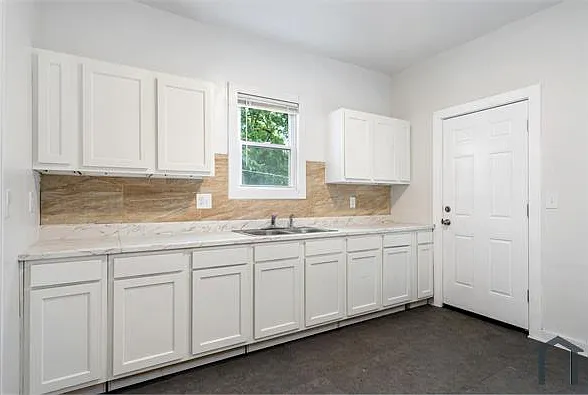 147 N Burgess Ave #147 — Photo 23