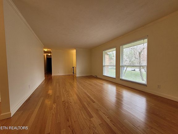 3rd image of 18 Moore Ln