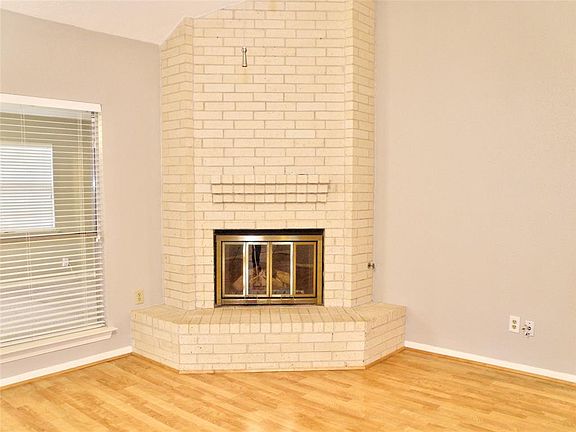 3rd image of 905 Briarmeadow Ave