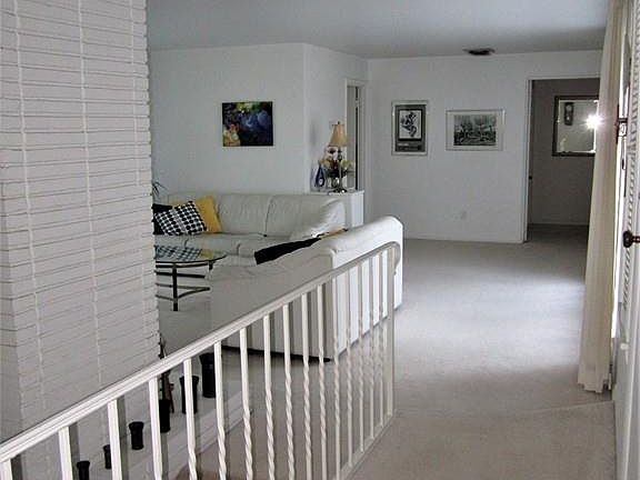 4th image of 17 Brentwood Dr