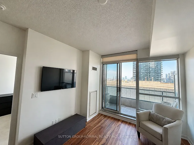 500 Sherbourne St #1205 — Photo 4