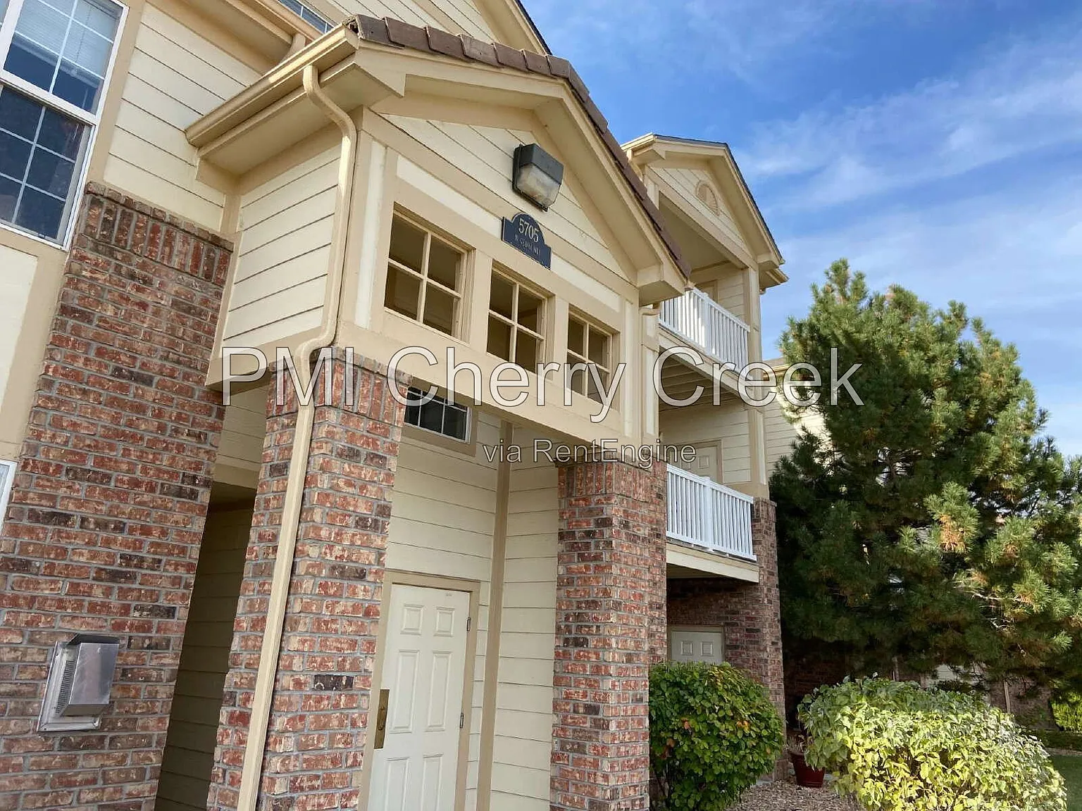 2 bed, 2.0 bath, 1232 sqft, $1,749 — Photo 2