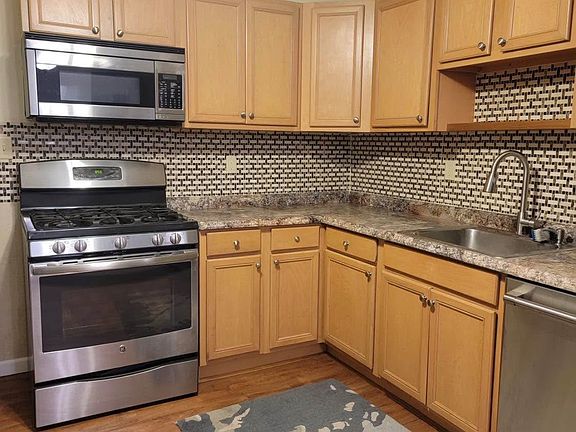 2nd image of 33 Saint John St