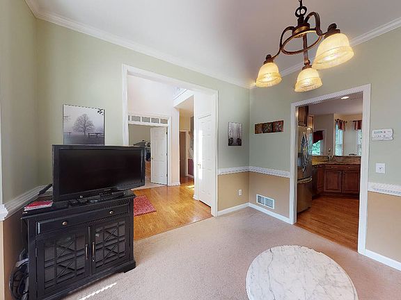 Living / Dining Area