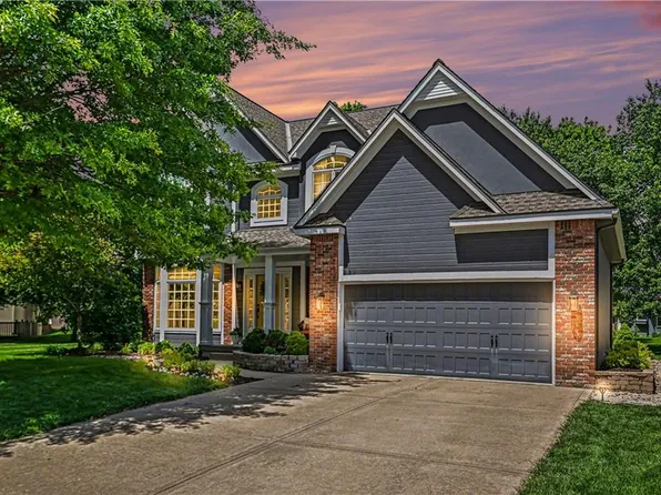 1561 Parkside Dr, Liberty, MO 64068
