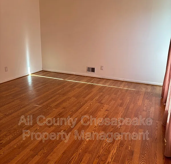 6206 Scranton Rd — Photo 2