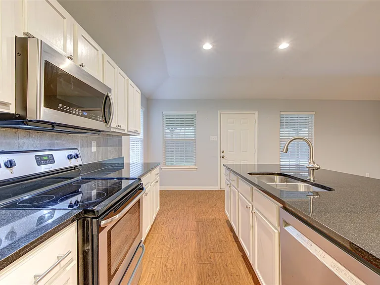 503 W Linney St — Photo 3