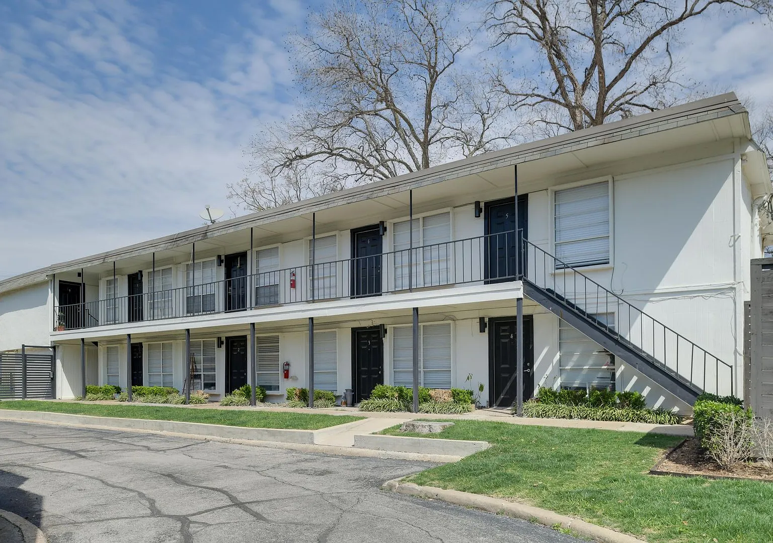 2808 Throckmorton St — Photo 3