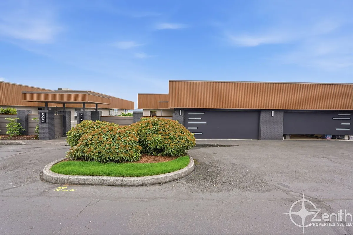 Building Photo - 6903 SE Riverside Dr #3