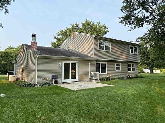 3rd image of 3827 Dewberry Dr