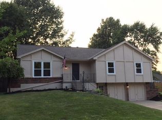 312 SE Brentwood Dr, Lees Summit, MO 64063