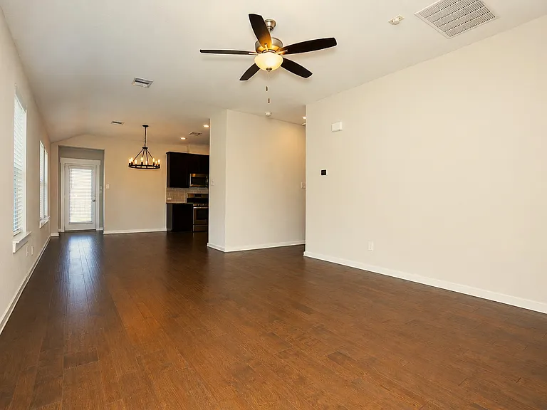 233 Laura Leigh Ln — Photo 2